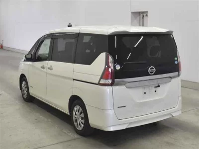 Nissan SERENA  с аукциона в Японии