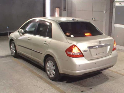 Nissan TIIDA LATIO  с аукциона в Японии
