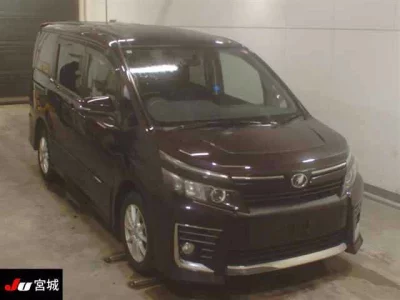 Toyota VOXY  с аукциона в Японии