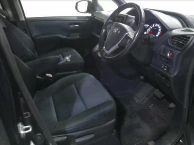 Toyota VOXY  с аукциона в Японии