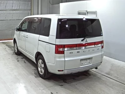 Mitsubishi DELICA D5