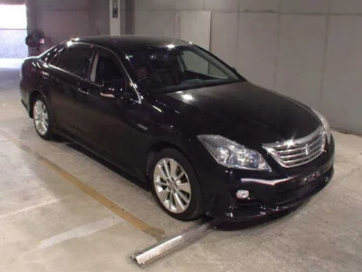 Toyota CROWN  с аукциона в Японии