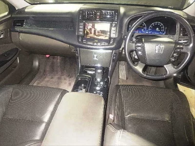 Toyota CROWN  с аукциона в Японии