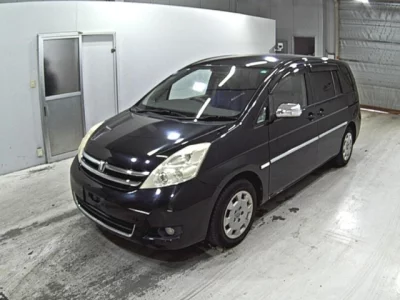 Toyota ISIS  с аукциона в Японии