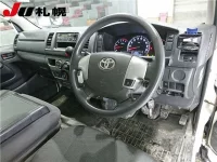 Toyota HIACE VAN лот № 1050 оценка 3.5  с аукциона в Японии 2