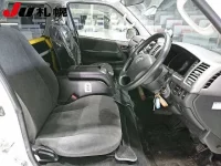 Toyota HIACE лот № 1054 оценка 2  с аукциона в Японии 4