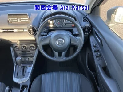 Mazda DEMIO  с аукциона в Японии