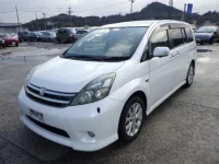 Toyota ISIS лот № 3817 оценка 4  с аукциона в Японии 3