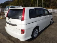 Toyota ISIS лот № 3817 оценка 4  с аукциона в Японии 4