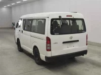 Toyota HIACE лот № 70030 оценка R  с аукциона в Японии 1