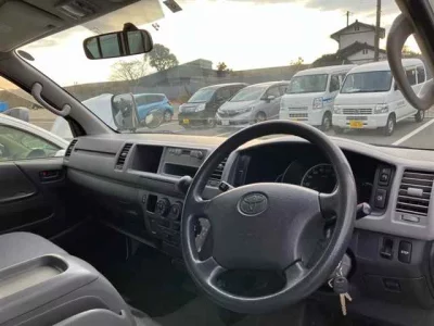 Toyota HIACE  с аукциона в Японии