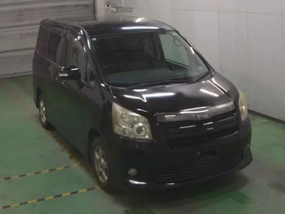 Toyota NOAH  с аукциона в Японии