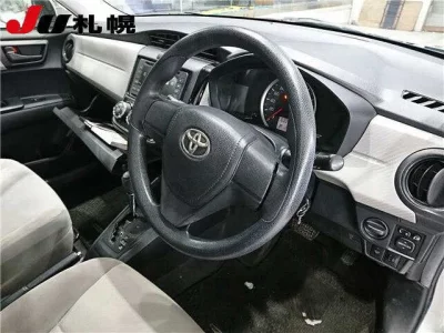 Toyota COROLLA AXIO  с аукциона в Японии