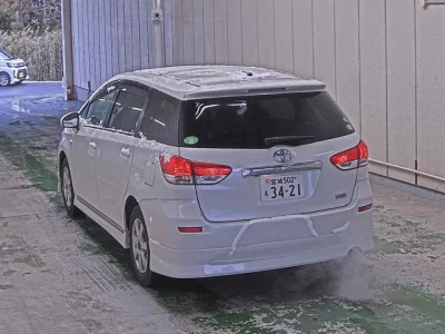 Toyota WISH  с аукциона в Японии
