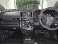 Toyota WISH лот № 121 оценка 3  с аукциона в Японии 5