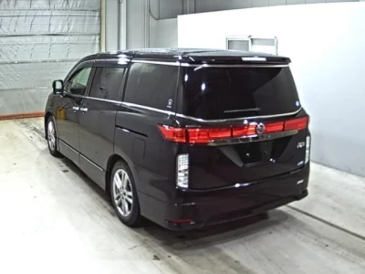 Nissan ELGRAND  с аукциона в Японии