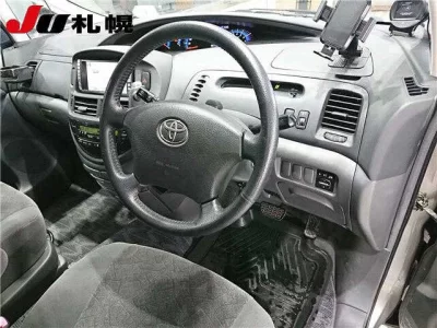 Toyota ESTIMA  с аукциона в Японии