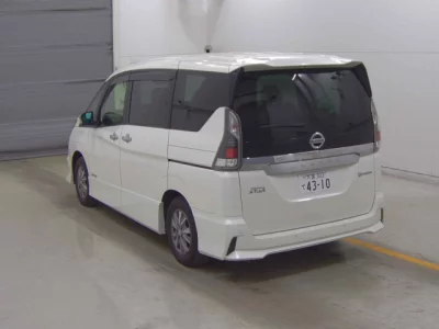 Nissan SERENA  с аукциона в Японии