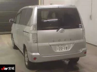 Toyota VOXY лот № 4004 оценка 3.5  с аукциона в Японии 1