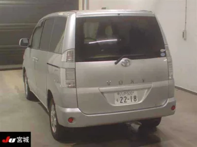 Toyota VOXY  с аукциона в Японии