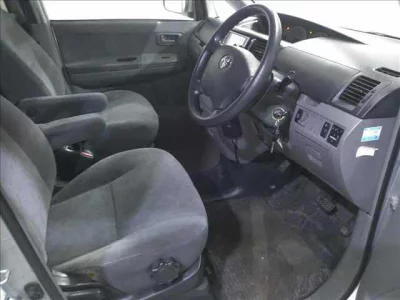 Toyota VOXY  с аукциона в Японии