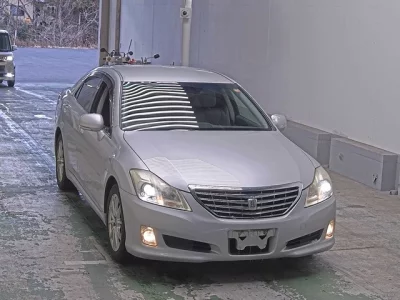 Toyota CROWN  с аукциона в Японии