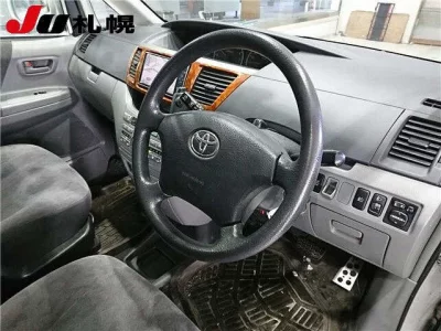 Toyota NOAH  с аукциона в Японии