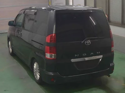 Toyota NOAH  с аукциона в Японии