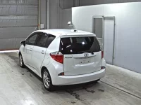 Toyota RACTIS лот № 2134 оценка 3.5  с аукциона в Японии 1