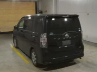 Toyota VOXY лот № 4124 оценка R  с аукциона в Японии 1