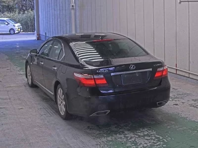 Lexus LS  с аукциона в Японии