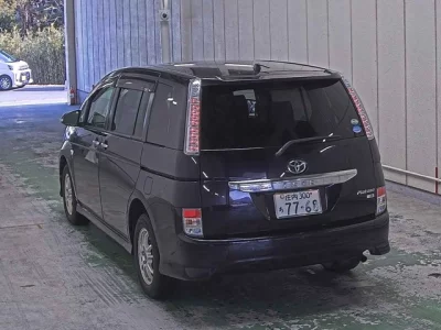 Toyota ISIS  с аукциона в Японии