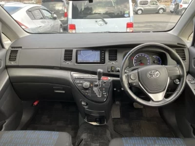 Toyota ISIS  с аукциона в Японии