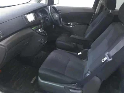 Toyota ISIS  с аукциона в Японии