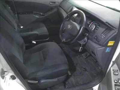 Toyota ISIS  с аукциона в Японии