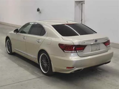 Lexus LS