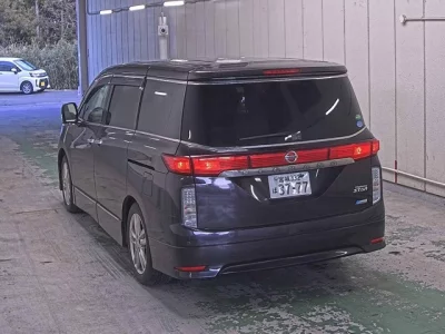 Nissan ELGRAND  с аукциона в Японии