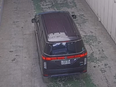 Nissan ELGRAND  с аукциона в Японии