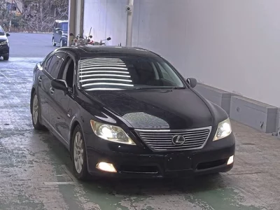Lexus LS  с аукциона в Японии