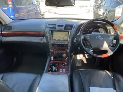 Lexus LS  с аукциона в Японии