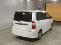 Toyota NOAH лот № 4199 оценка R  с аукциона в Японии 4