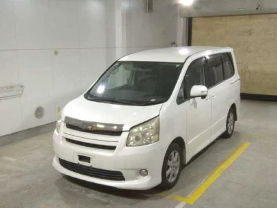Toyota NOAH  с аукциона в Японии