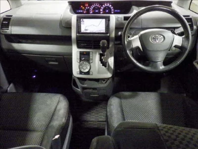 Toyota NOAH  с аукциона в Японии