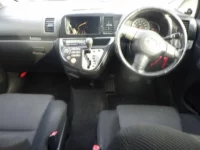 Toyota WISH лот № 2203 оценка 3.5  с аукциона в Японии 2