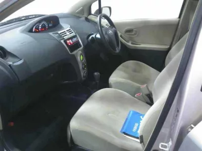 Toyota VITZ  с аукциона в Японии