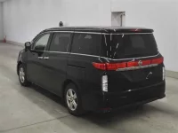 Nissan ELGRAND лот № 70140 оценка 3.5  с аукциона в Японии 1