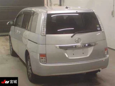 Toyota ISIS  с аукциона в Японии