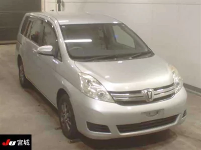 Toyota ISIS  с аукциона в Японии