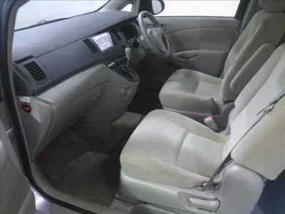 Toyota ISIS  с аукциона в Японии