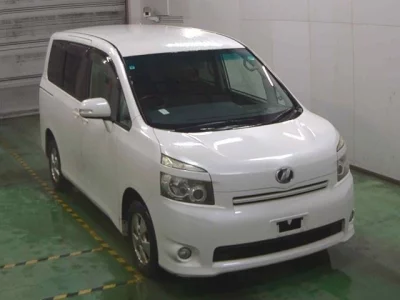 Toyota VOXY  с аукциона в Японии
